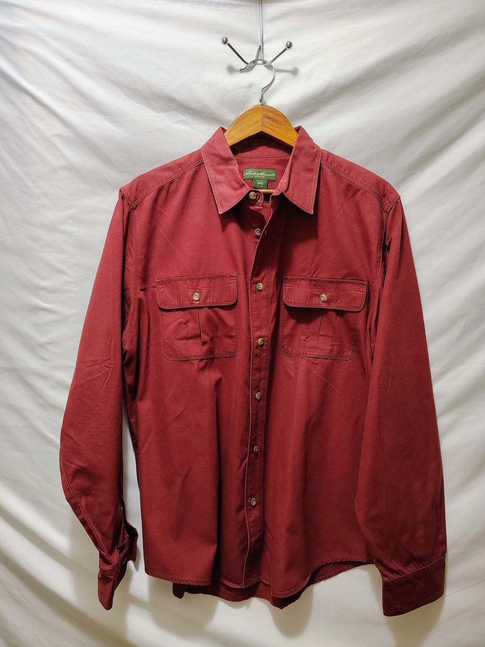 Eddie Bauer Men's XL Long-Sleeve Button-Down Shirt in Burgundy